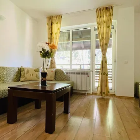 Forest Retreat, Stream Resort, Pamporovo Apartament *